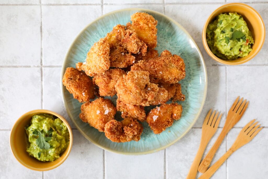 Bocconcini di pollo fritto con calsa guacamole_ricetta