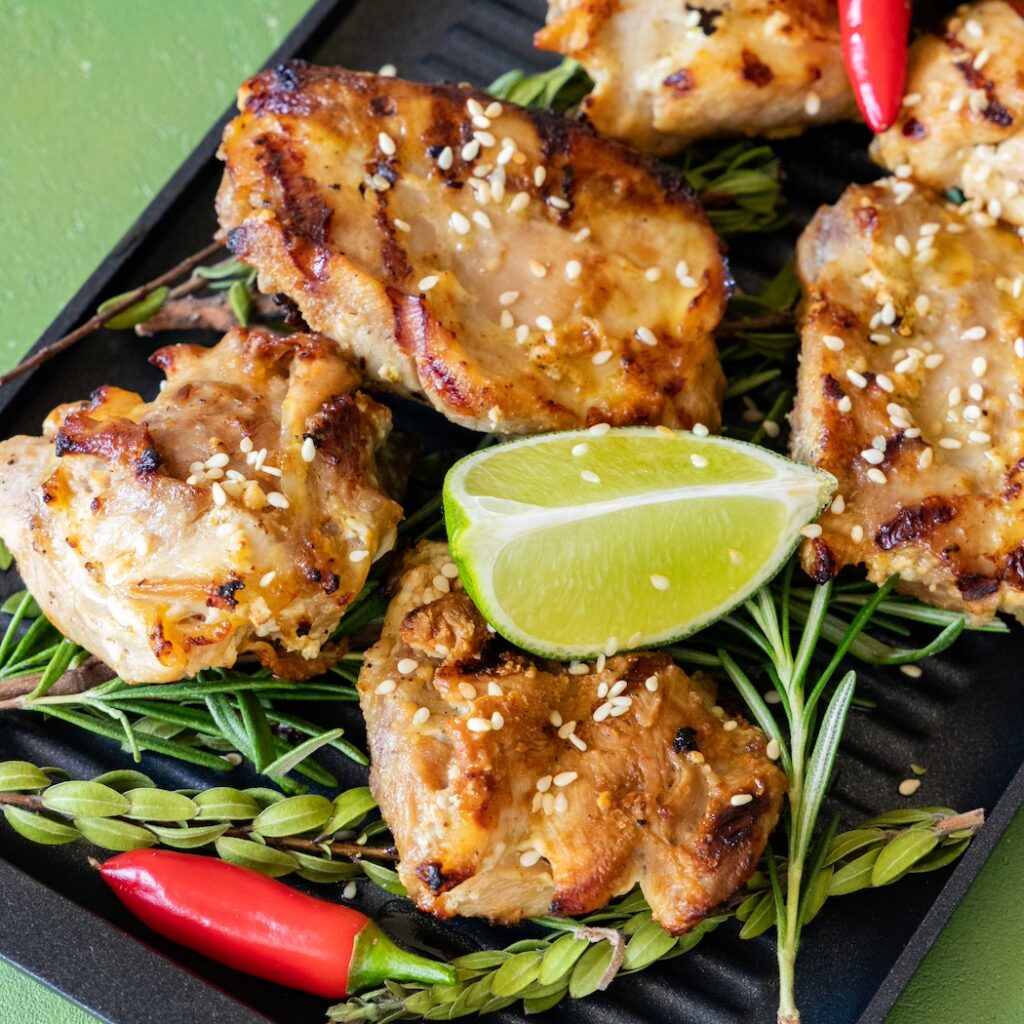 pollo alla piastra con salsa tzatiki